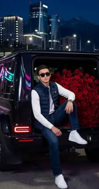 Midnight Luxury: A Vogue-Style Portrait with the Mercedes-Benz G-Class in Almaty