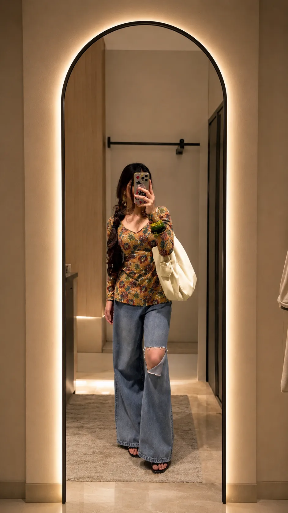 Mirror Viral Glowing yellow light
