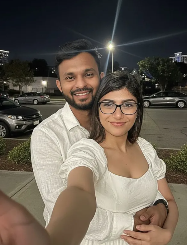 Nighttime Selfie with mia khalifa